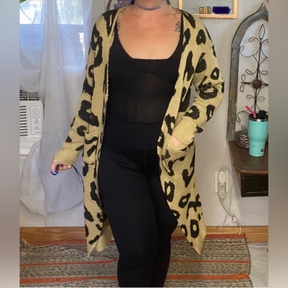 Angashion Boutique leopard cheetah animal print long open cardigan sweater -S - Picture 2 of 11